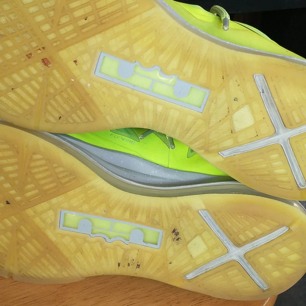 NIKE SNEAKERS! - Picture 6 of 14